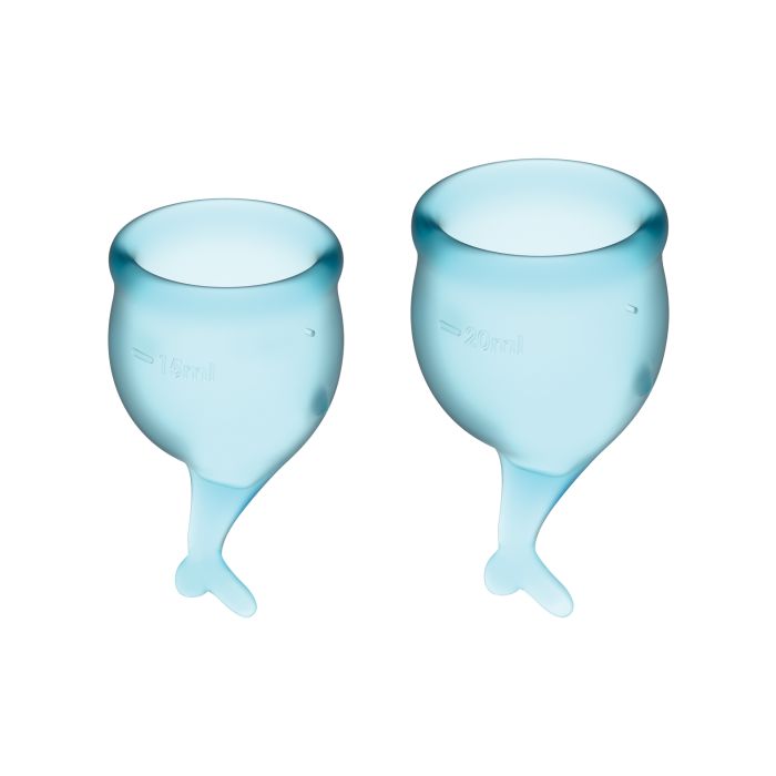 Photo shows the 2 different sized cups that come with the set (blue).